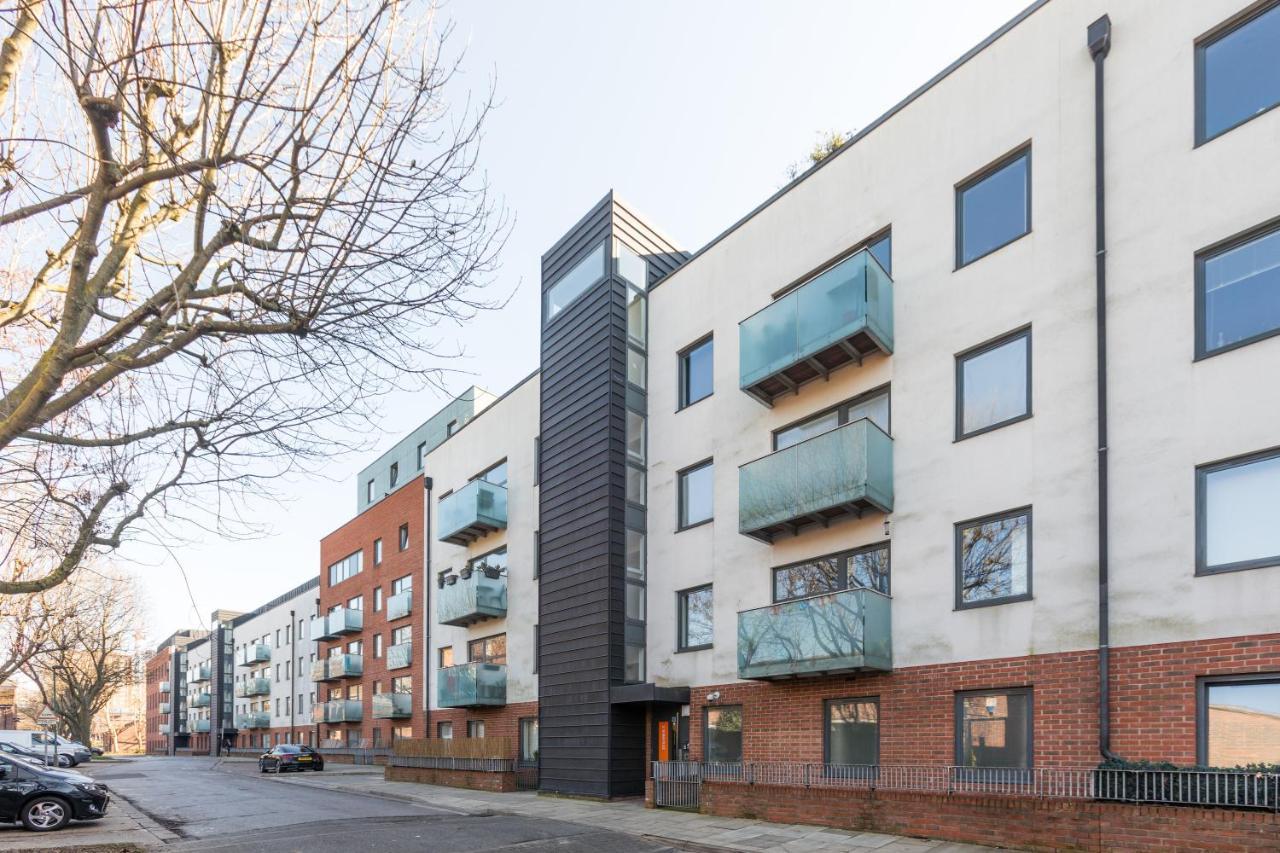 Luxury 2-Bed Flat Parking And Close To The Tube London Luaran gambar